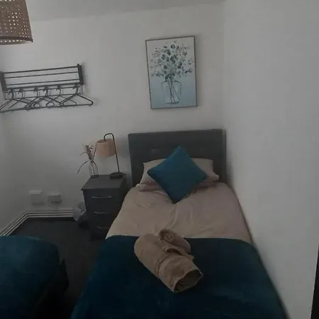 6-Min Walk To New Cross Parking Long Stay Discounts Wolverhampton Exterior photo