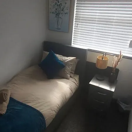 6-Min Walk To New Cross Parking Long Stay Discounts Wolverhampton Exterior photo