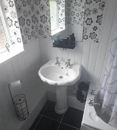 6-Min Walk To New Cross Parking Long Stay Discounts Wolverhampton Exterior photo