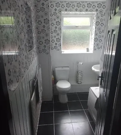 6-Min Walk To New Cross Parking Long Stay Discounts Wolverhampton Exterior photo
